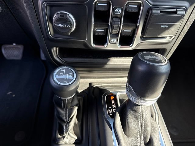 Used 2022 Jeep Wrangler Unlimited Sahara w/ Cold Weather Group AWD/4WD image 32