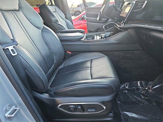 Used 2022 Jeep Wagoneer Series III w/ Flexible Seating Group image 10