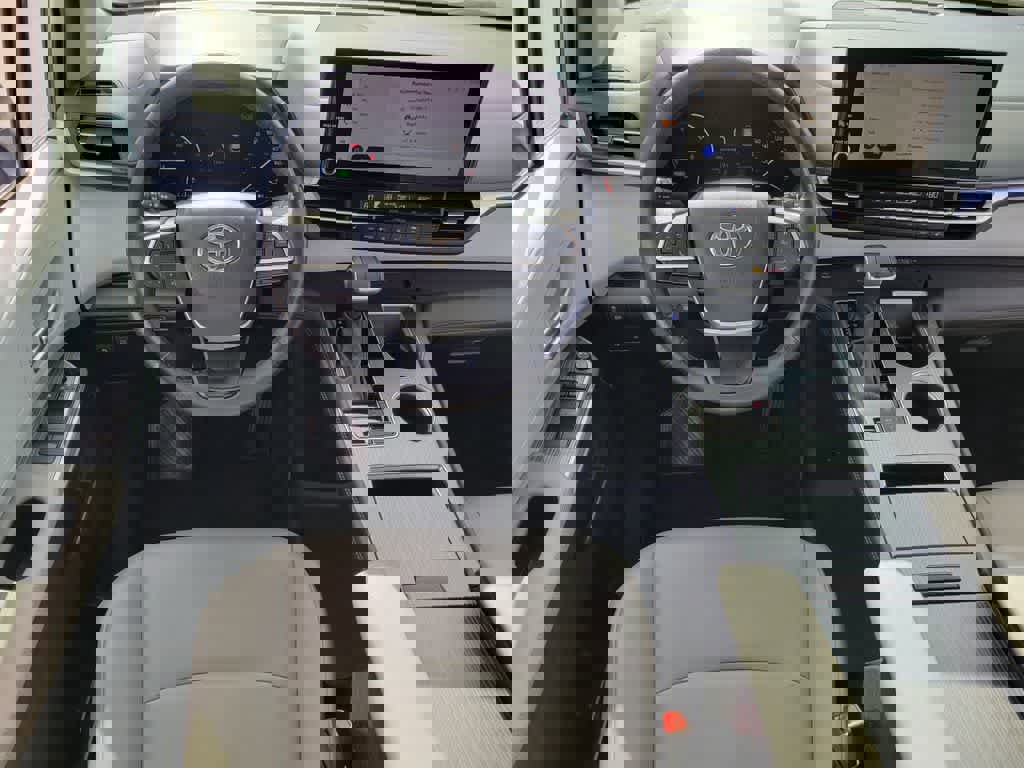 Used 2025 Toyota Sienna XLE image 14