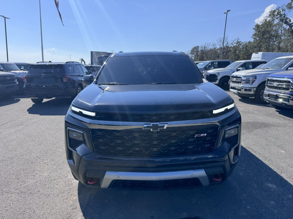 Used 2025 Chevrolet Traverse Z71 w/ Enhanced Driving Package AWD/4WD image 2