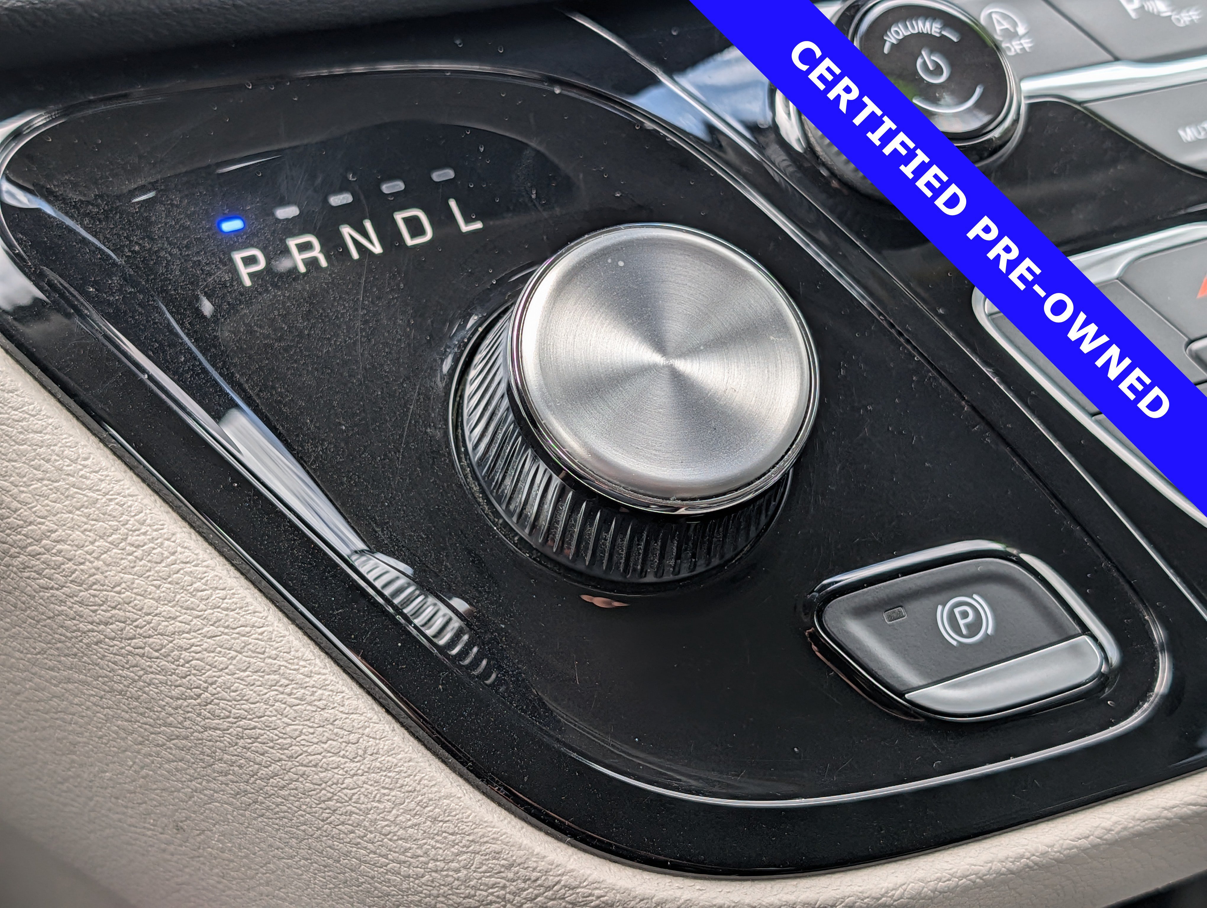 Used 2023 Chrysler Pacifica Touring-L FWD image 33