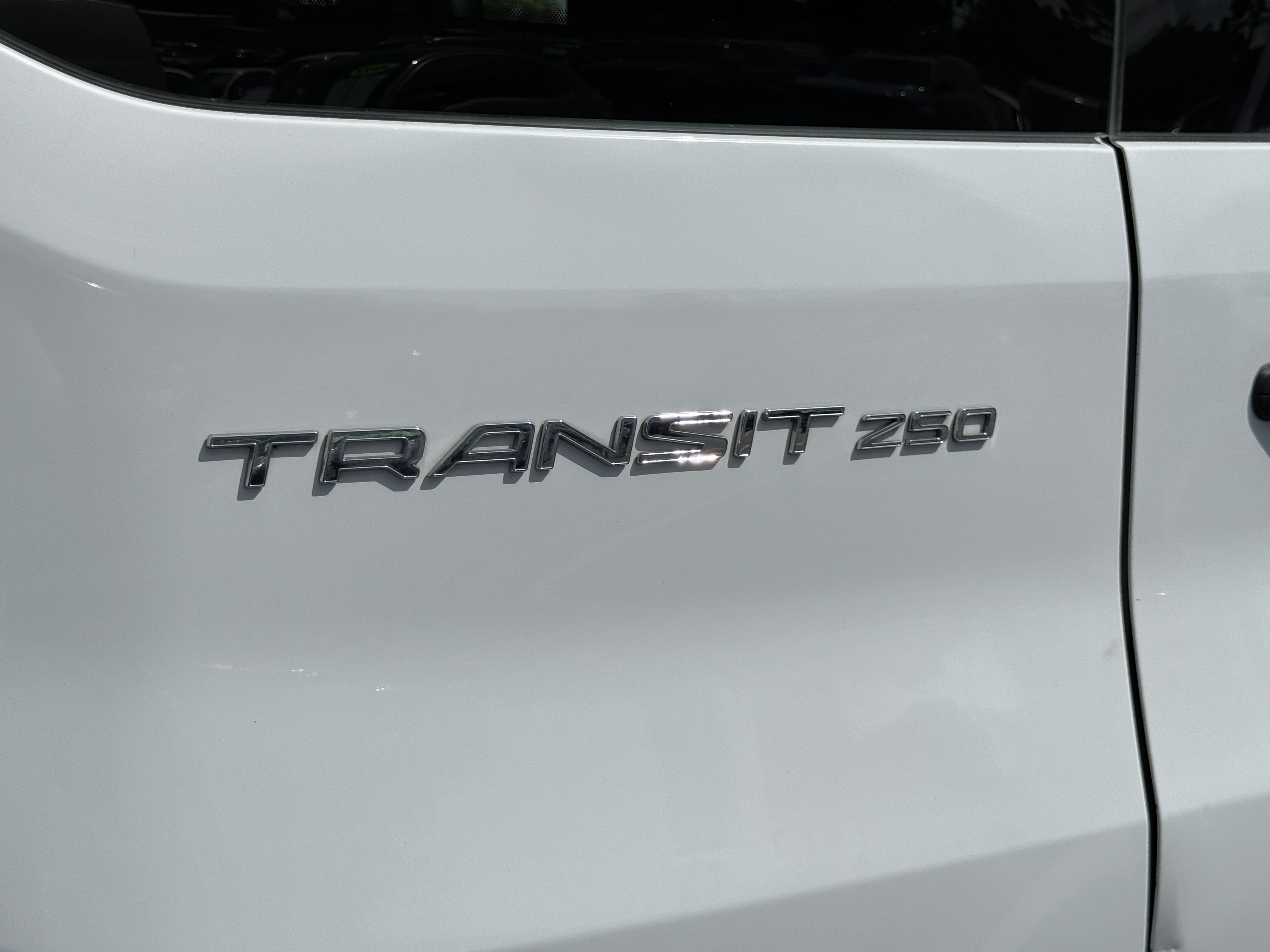 Certified 2019 Ford Transit 250 130 Low Roof w/ Exterior Upgrade Package RWD image 9