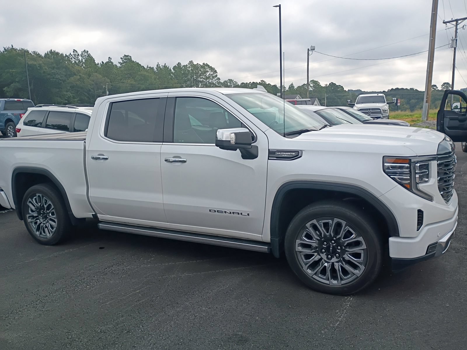 Used 2024 GMC Sierra 1500 Denali Ultimate AWD/4WD image 9