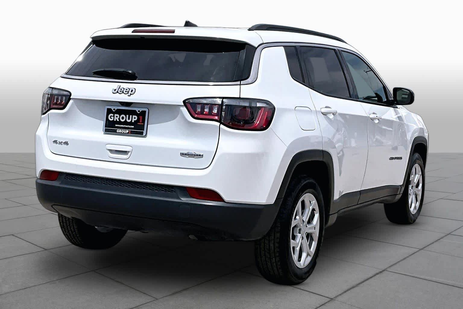 Used 2024 Jeep Compass Latitude AWD/4WD image 13