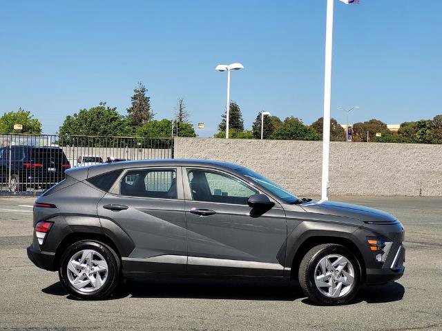 Used 2025 Hyundai Kona SE FWD image 3