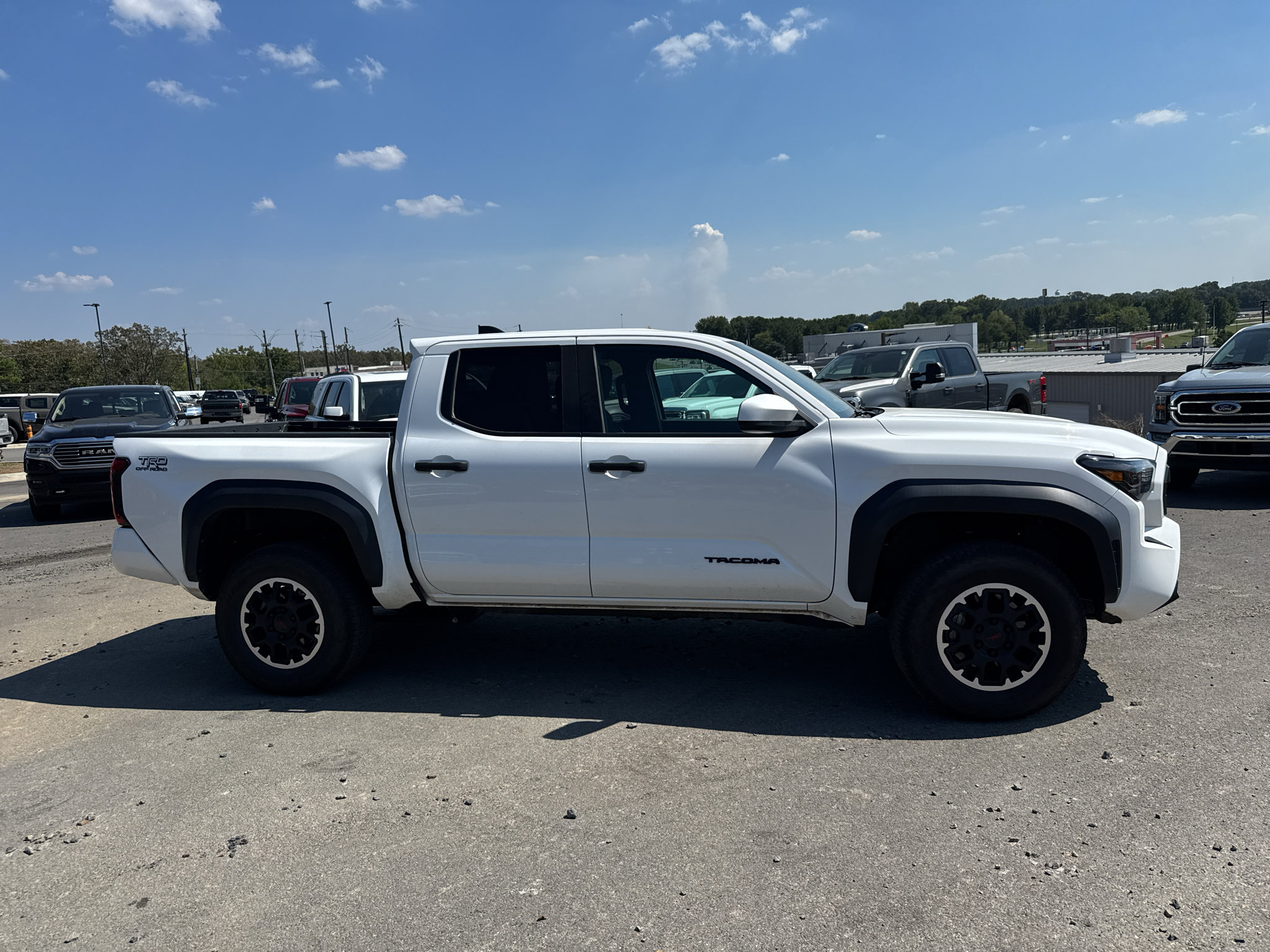 Used 2024 Toyota Tacoma TRD Off-Road AWD/4WD image 4