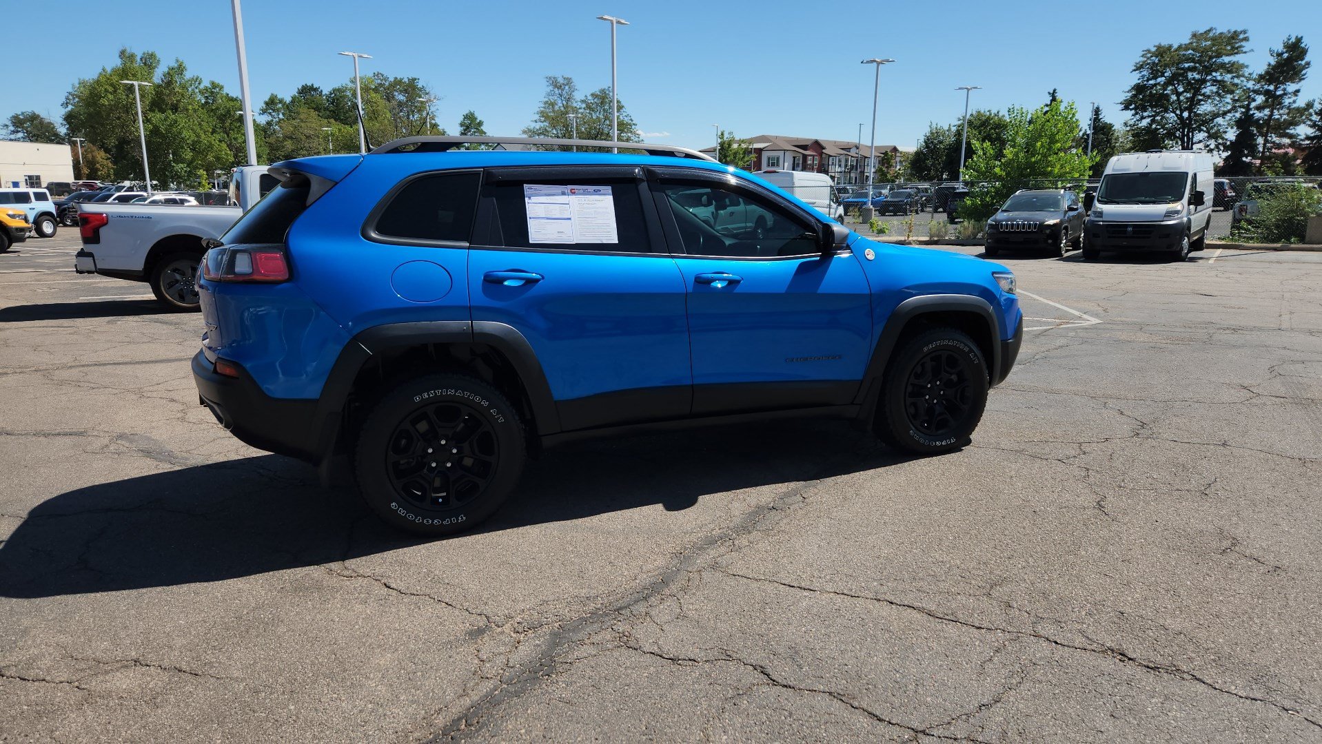Used 2019 Jeep Cherokee Trailhawk AWD/4WD image 10