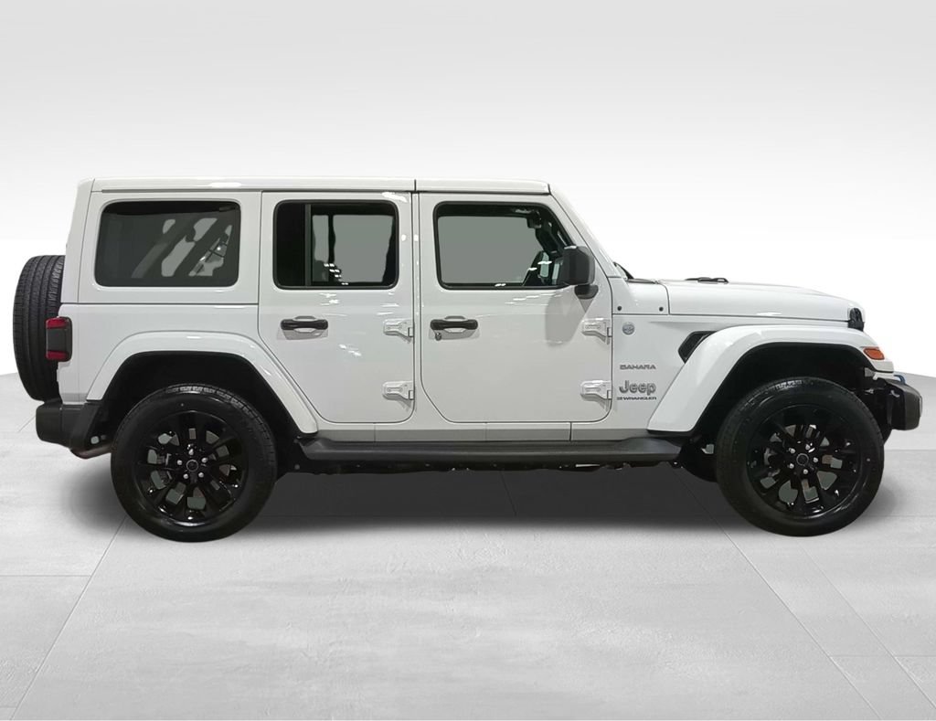 Used 2024 Jeep Wrangler Unlimited Sahara w/ Technology Group AWD/4WD image 2