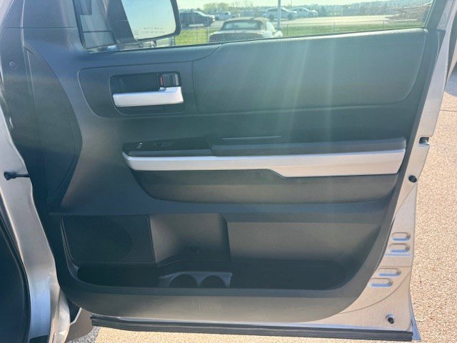 Used 2018 Toyota Tundra SR5 w/ SR5 Upgrade Package AWD/4WD image 34