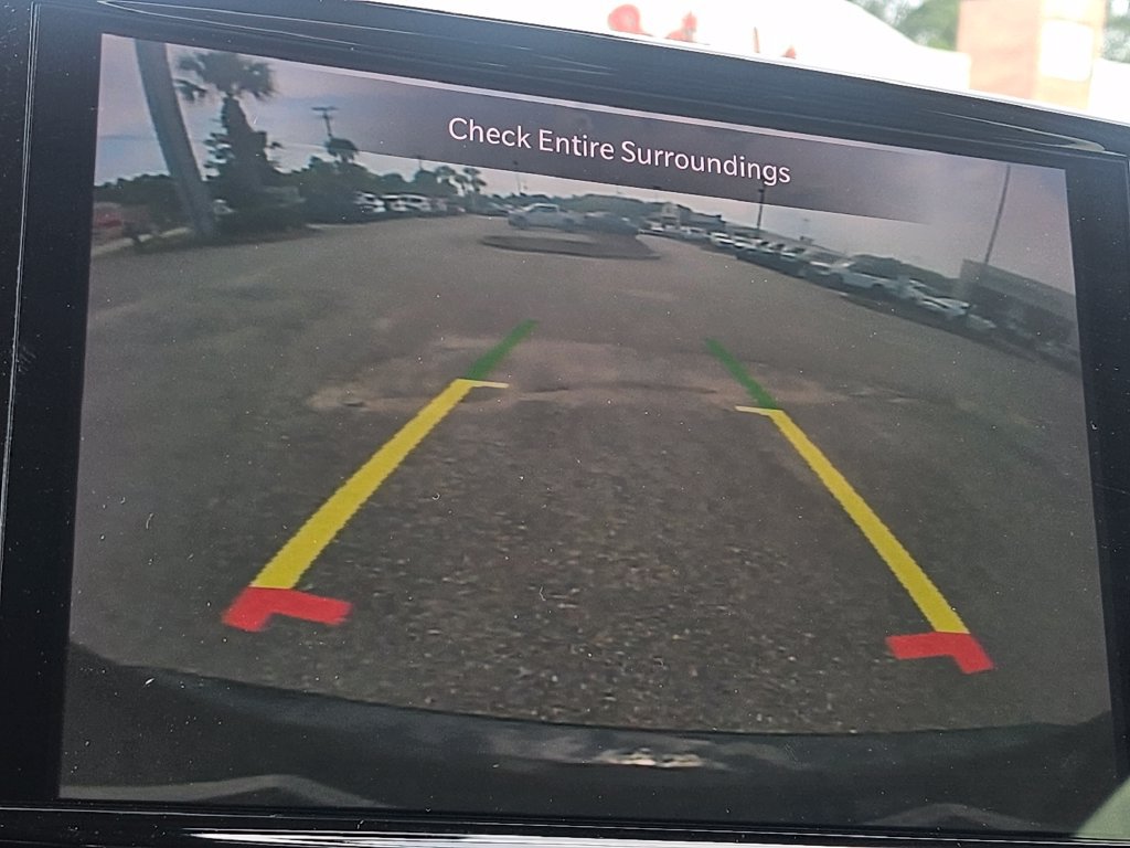 Used 2023 Chrysler Pacifica Limited FWD image 10