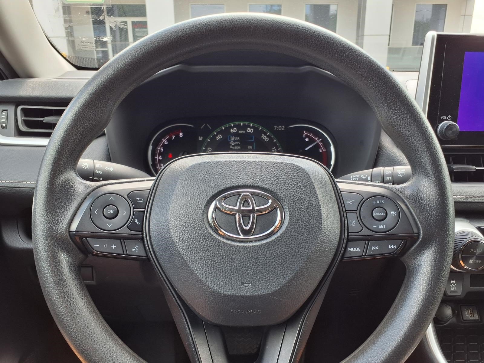 Used 2024 Toyota RAV4 XLE FWD image 22