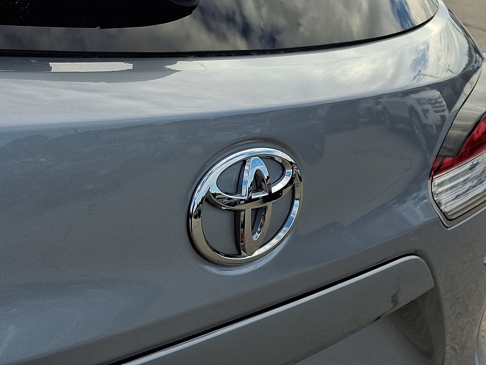 Used 2025 Toyota Corolla Cross LE FWD image 29
