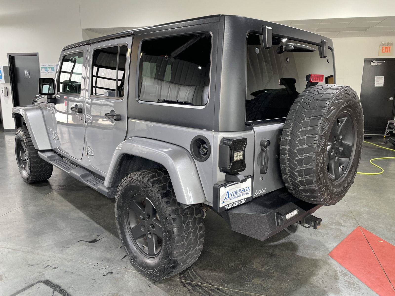 Used 2018 Jeep Wrangler Unlimited Sahara AWD/4WD image 9