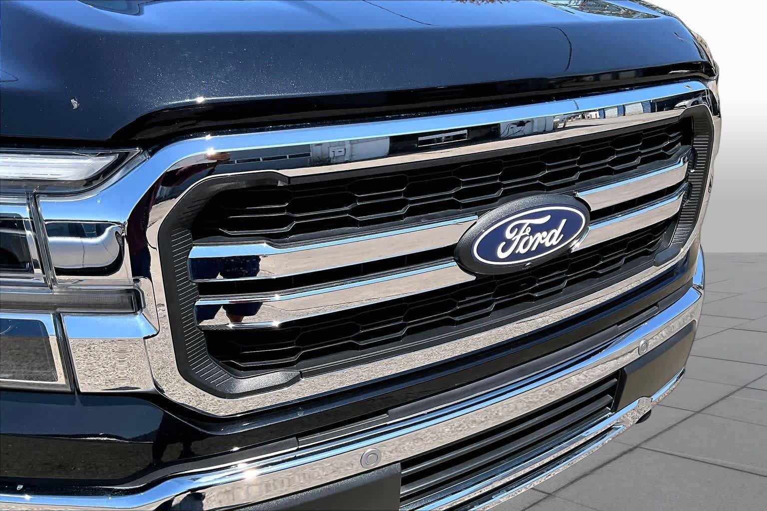 Certified 2025 Ford F150 Lariat w/ Equipment Group 501A Mid AWD/4WD image 32