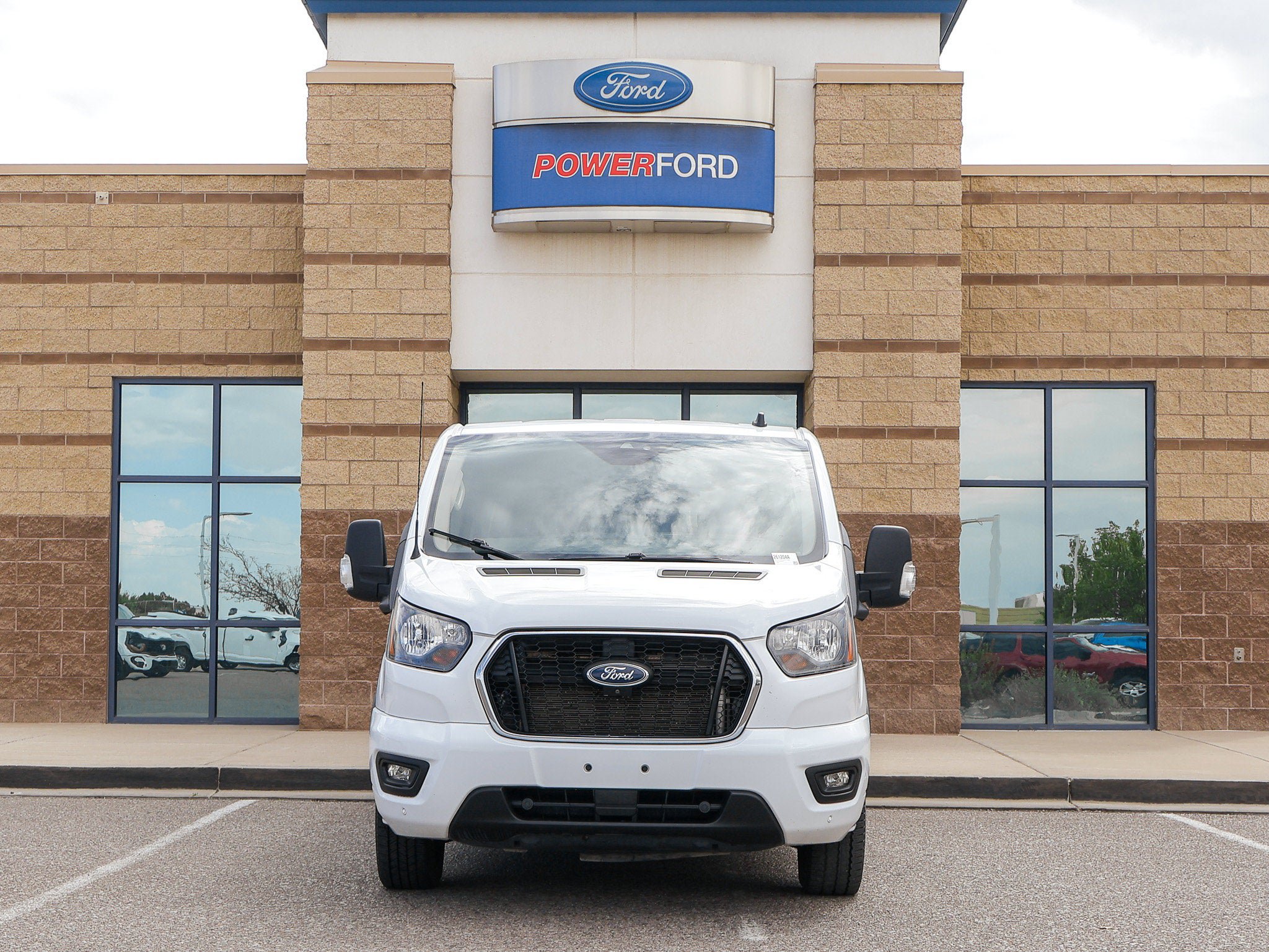 Certified 2023 Ford Transit 350 XLT RWD image 3
