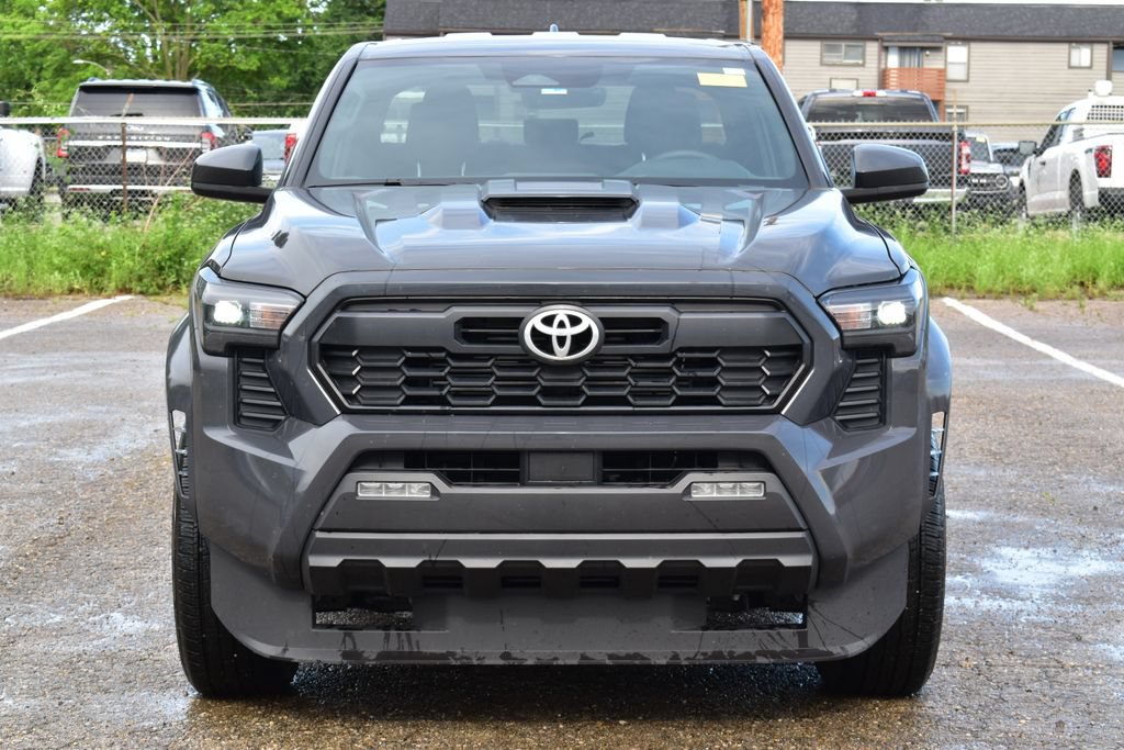 Used 2025 Toyota Tacoma TRD Sport AWD/4WD image 2