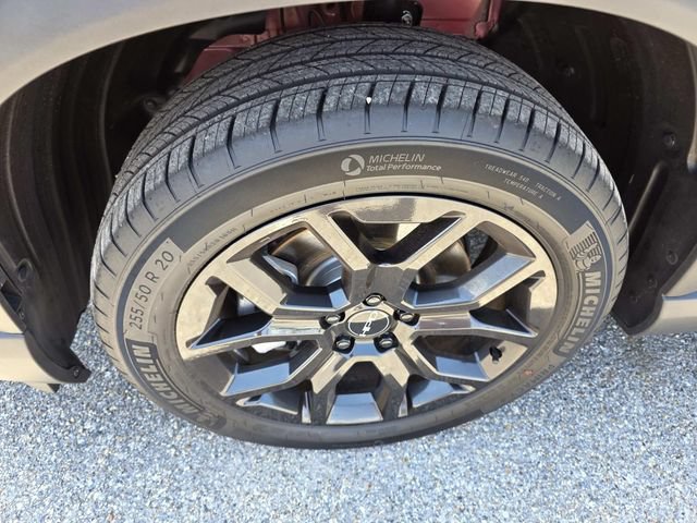 Used 2025 Honda Pilot Touring image 9