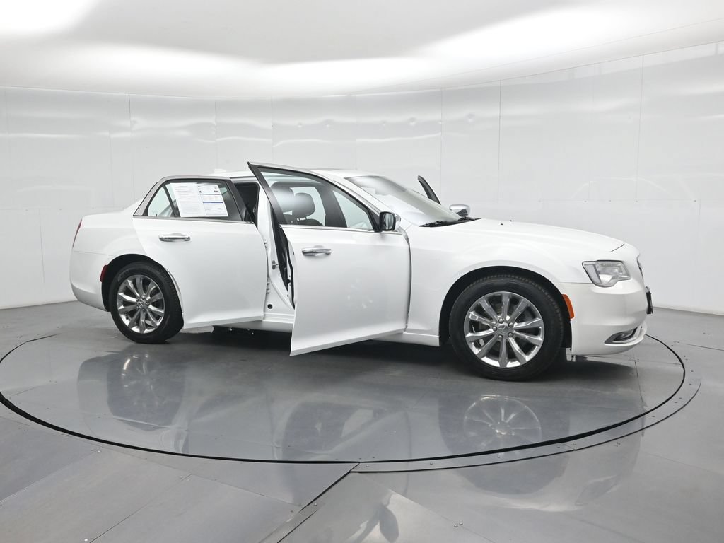 Used 2020 Chrysler 300 Limited AWD/4WD image 32