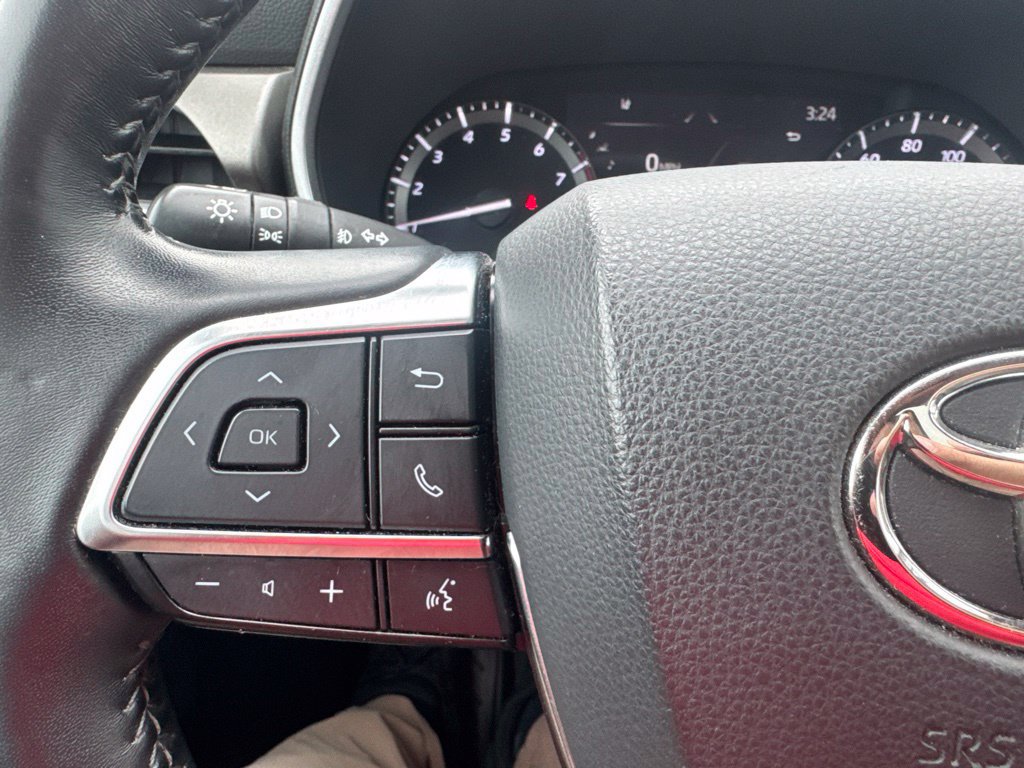 Used 2021 Toyota Highlander XLE AWD/4WD image 19