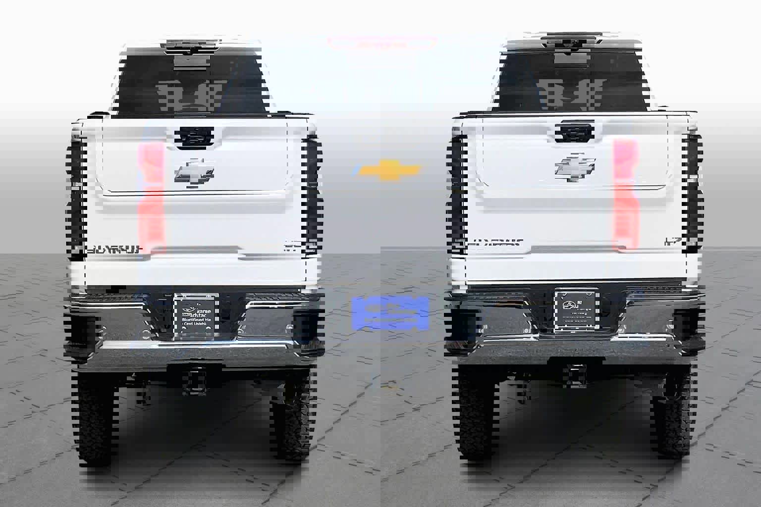 Used 2025 Chevrolet Silverado 2500 LTZ w/ LTZ Premium Package image 2