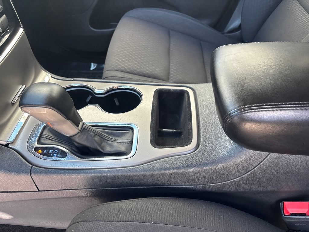 Used 2019 Jeep Grand Cherokee Laredo w/ 18" Wheel & 8.4" Radio Group AWD/4WD image 20