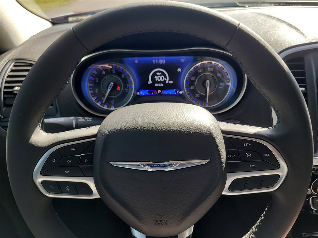 Used 2023 Chrysler 300 Touring L image 28