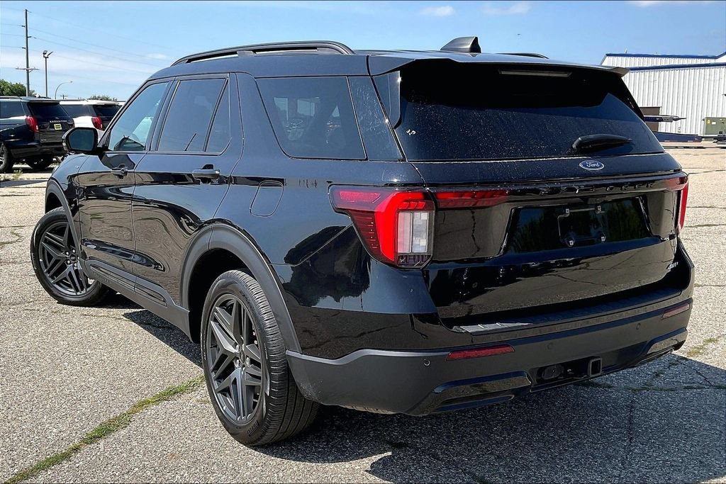 Certified 2025 Ford Explorer ST-Line w/ ST-Line Street Pack AWD/4WD image 3