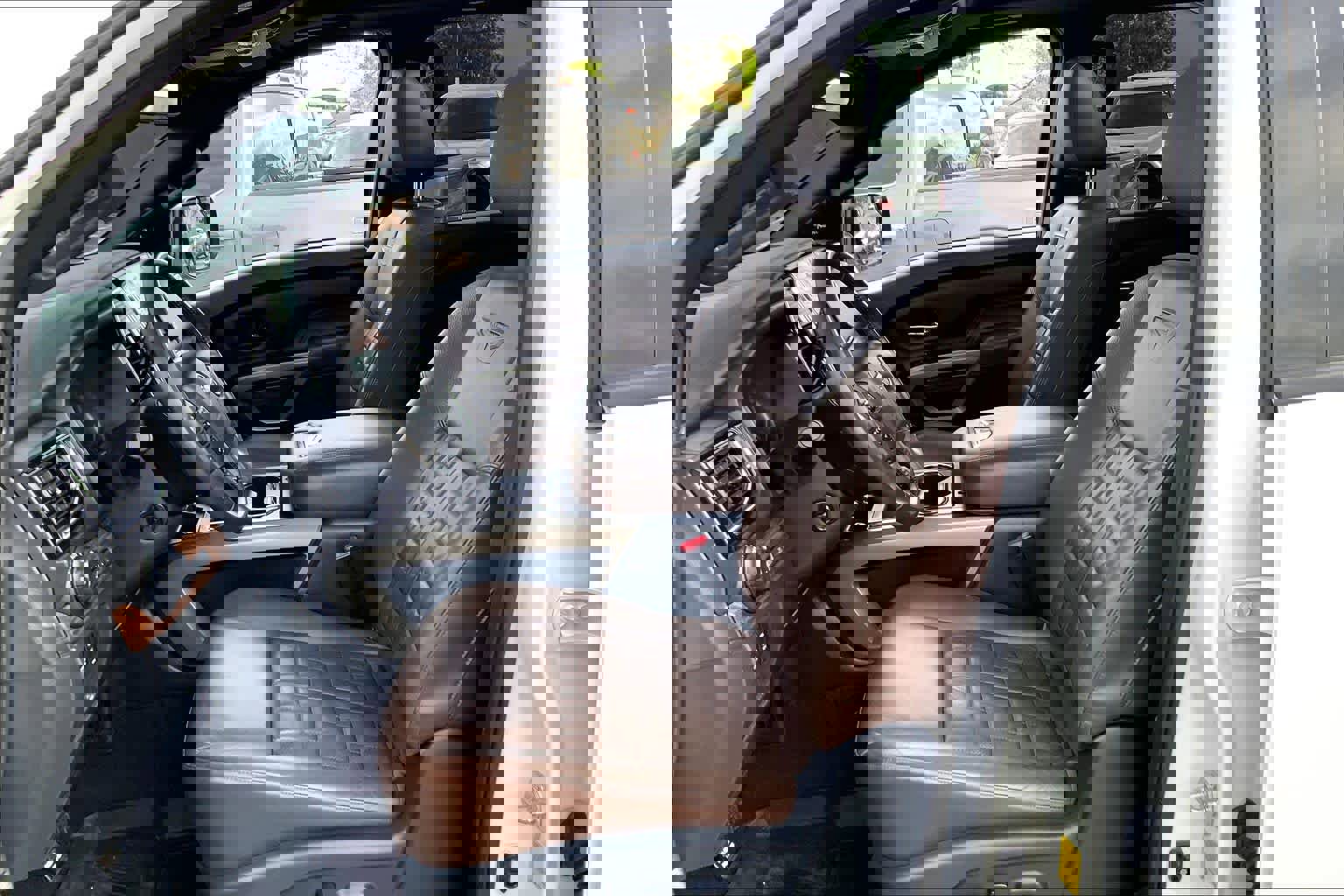 Used 2023 Nissan Titan Platinum Reserve w/ Moonroof Package image 8