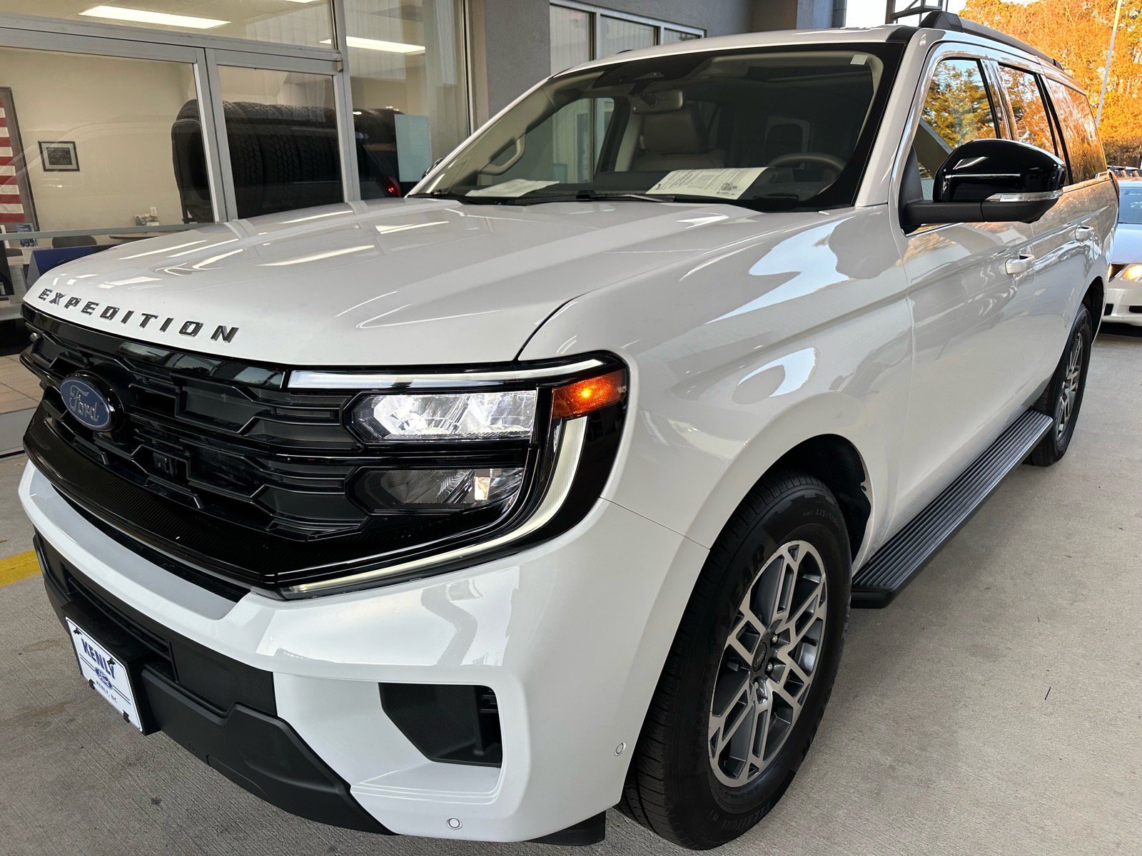 Certified 2025 Ford Expedition Active RWD image 3
