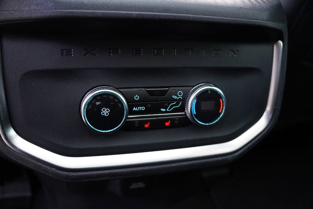 Certified 2025 Ford Expedition Max Platinum image 21