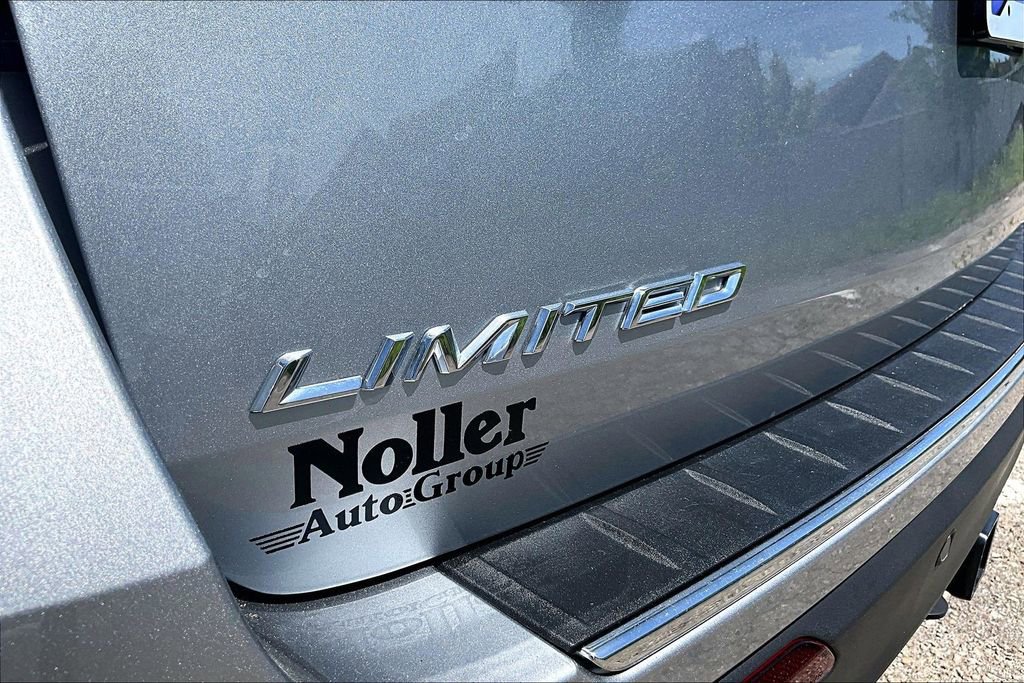 Certified 2024 Ford Explorer Limited w/ Limited Technology Package AWD/4WD image 8