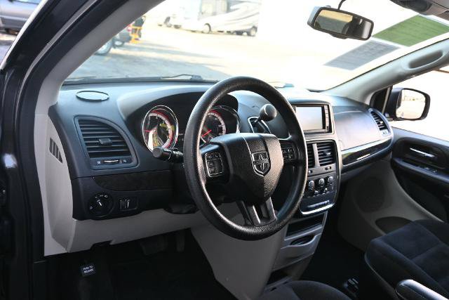 Used 2018 Dodge Grand Caravan SE w/ UConnect Hands-Free Group FWD image 17