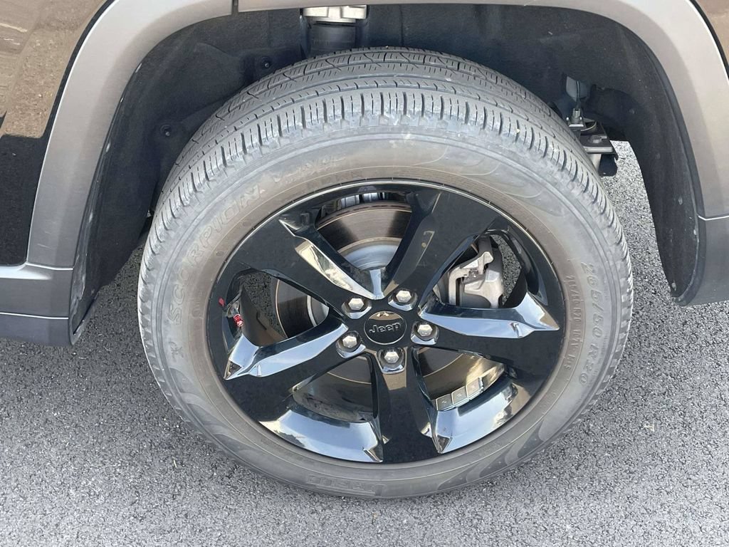 Used 2024 Jeep Grand Cherokee L Limited w/ Black Appearance Package RWD image 9