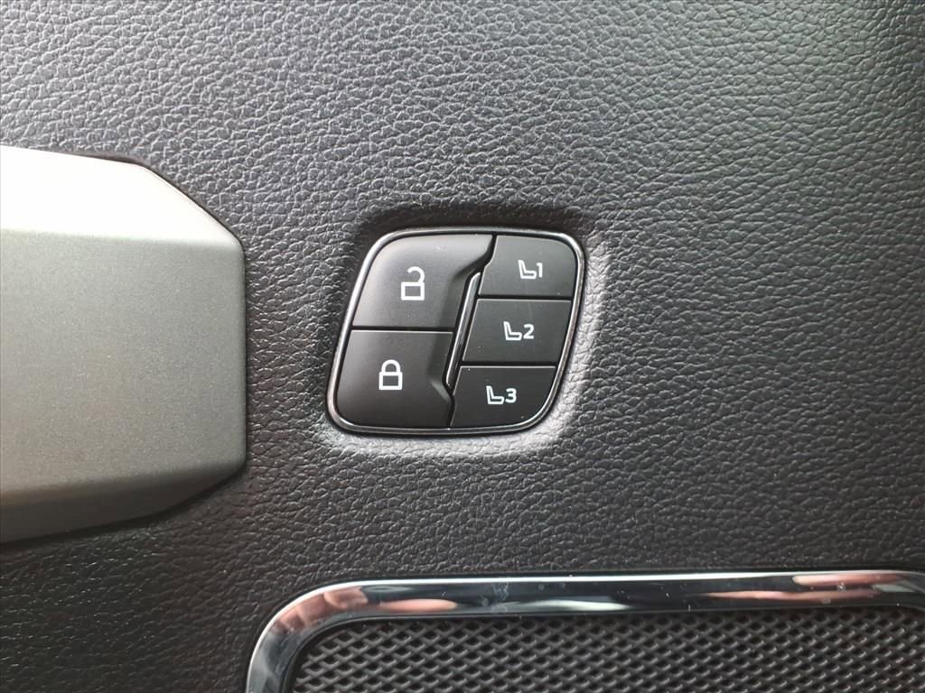 Certified 2021 Ford F250 Lariat w/ Tremor Off-Road Package image 13