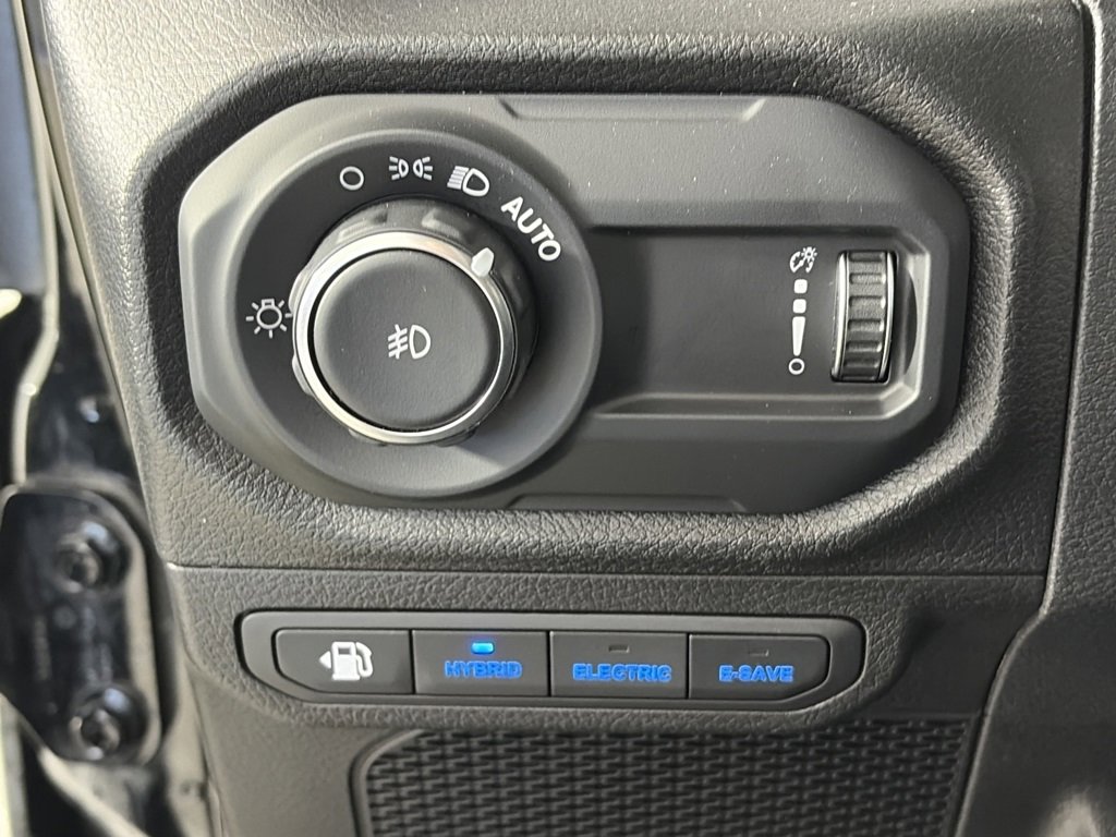 Used 2024 Jeep Wrangler Unlimited image 26