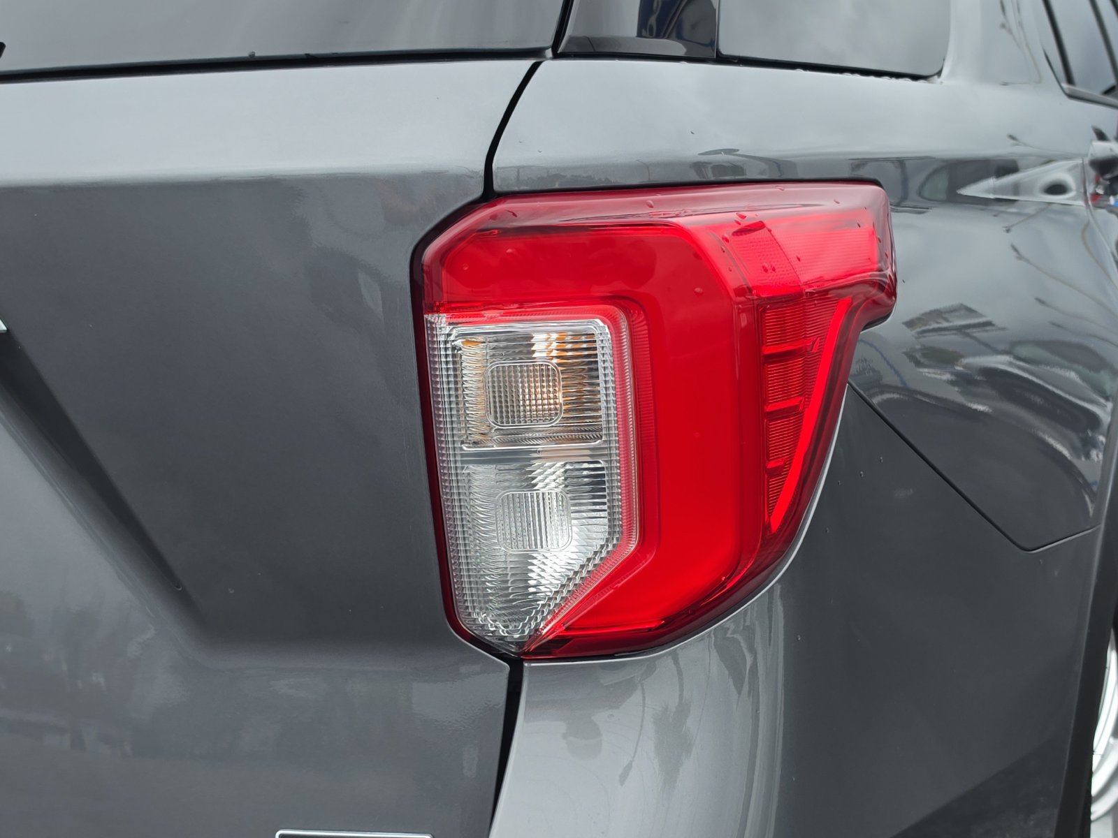 Certified 2021 Ford Explorer Limited w/ Hybrid Equipment Group 310A AWD/4WD image 7
