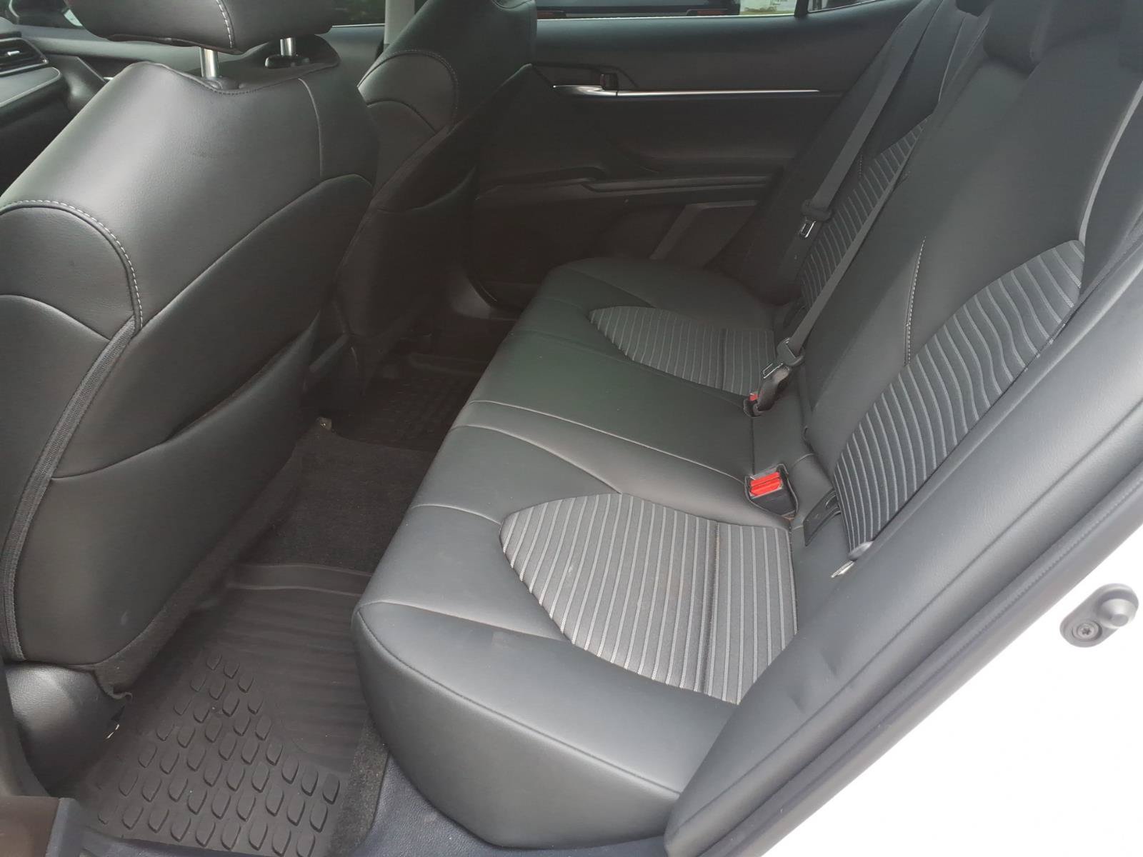 Used 2024 Toyota Camry SE w/ Cold Weather Package FWD image 11