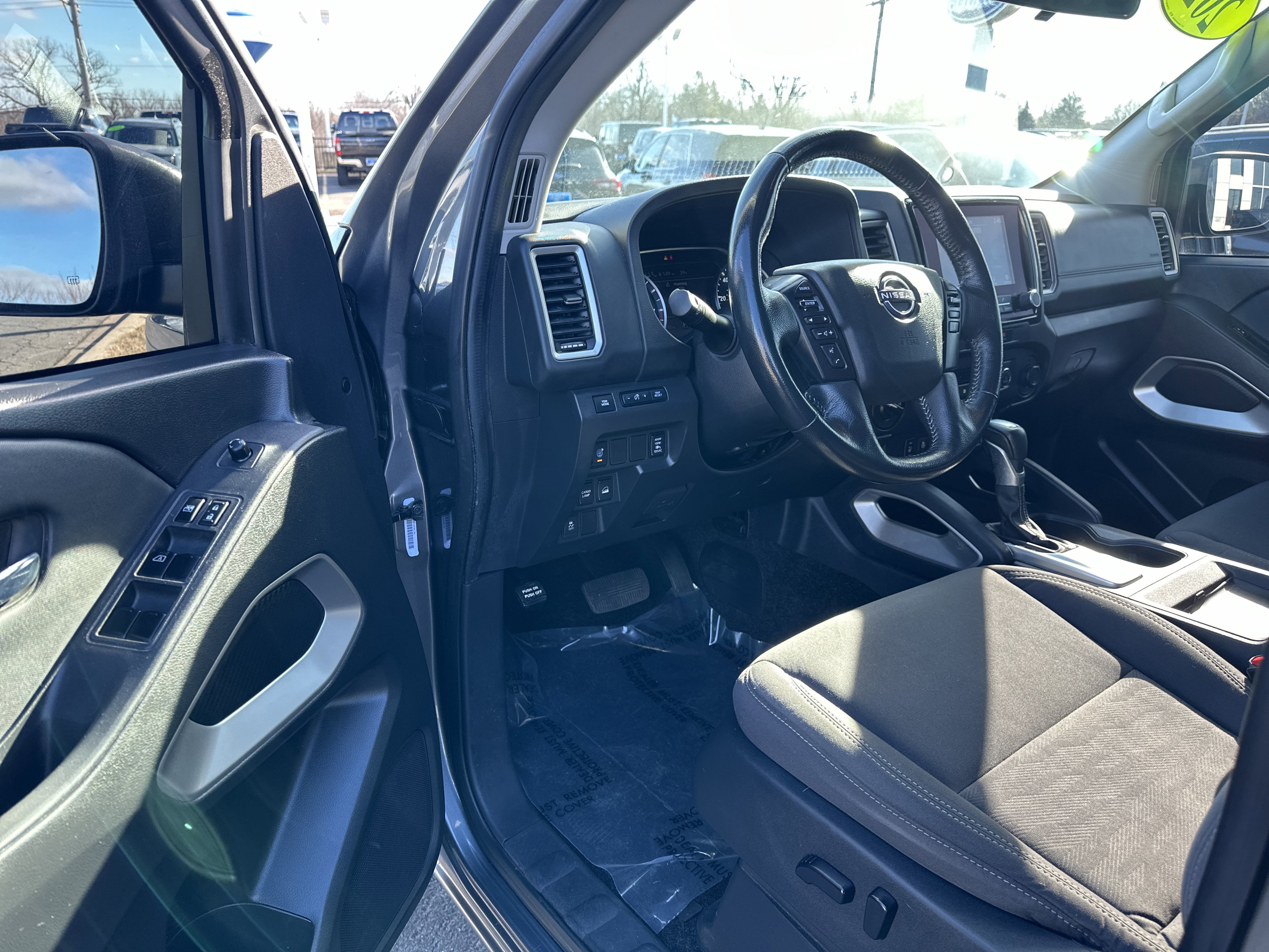 Used 2022 Nissan Frontier SV image 14