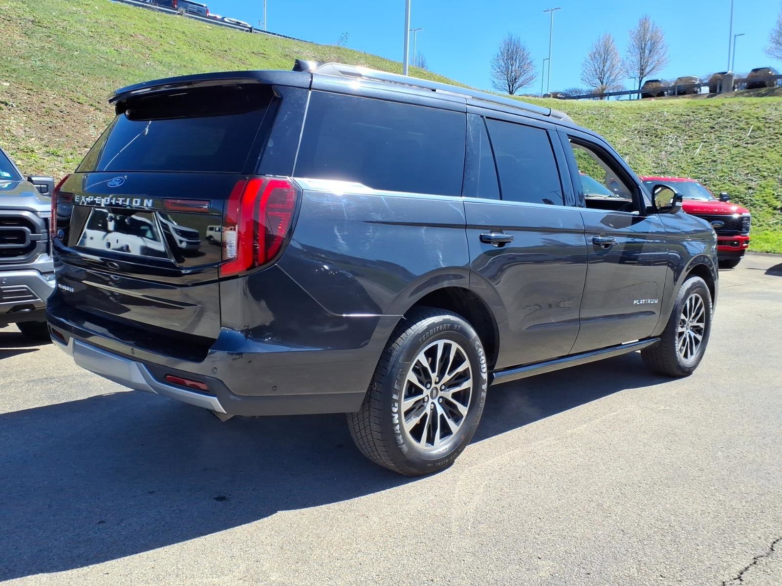 Certified 2025 Ford Expedition Platinum image 3