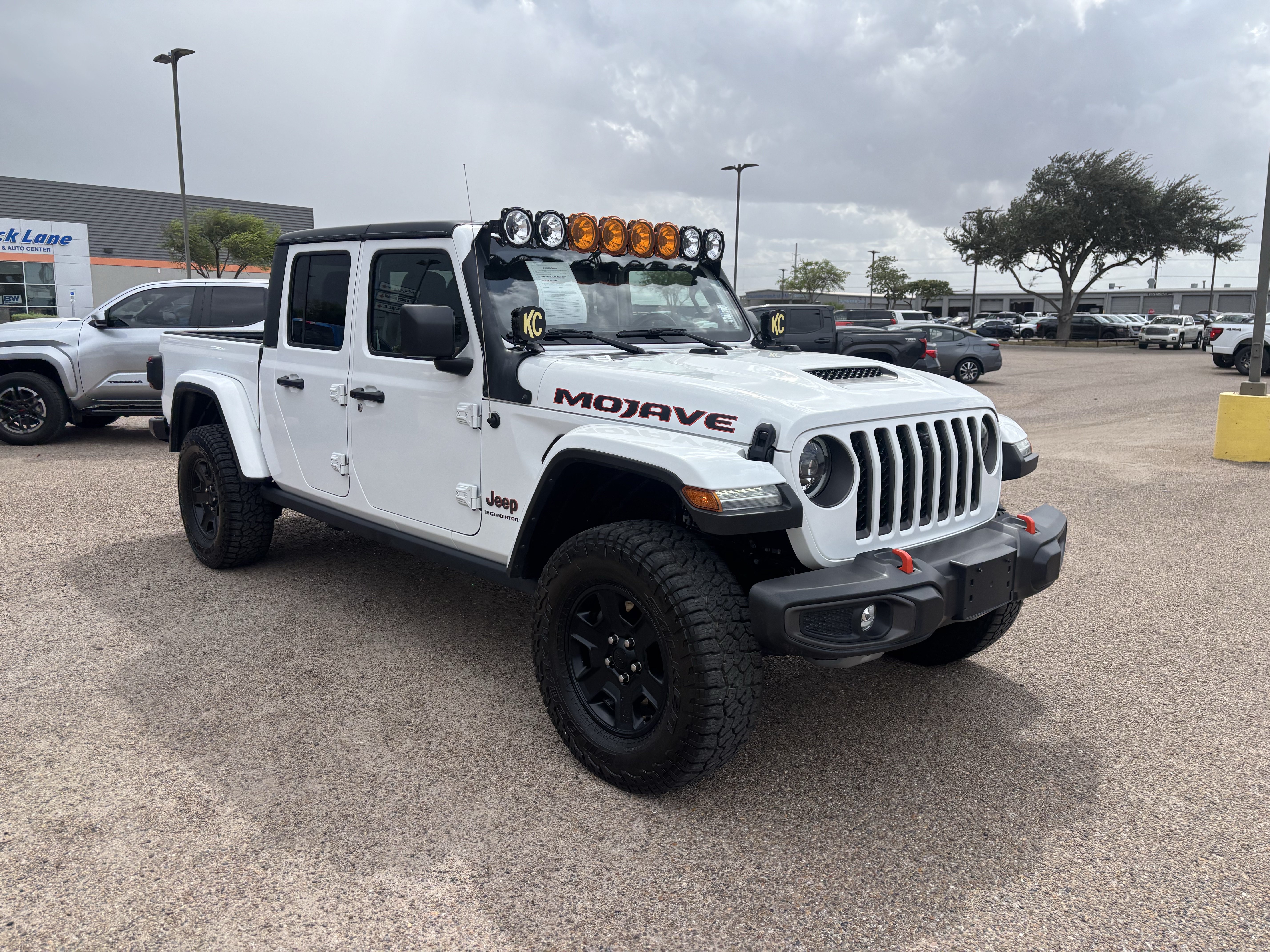 Used 2023 Jeep Gladiator Mojave w/ LED Lighting Group AWD/4WD image 5
