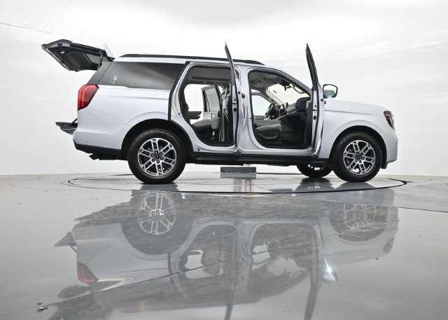 Certified 2025 Ford Expedition Active AWD/4WD image 57