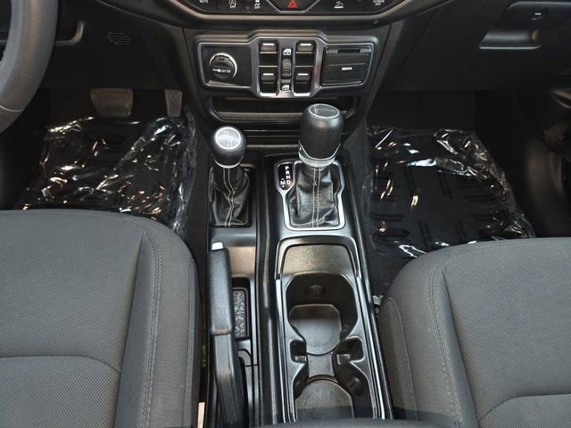 Used 2023 Jeep Gladiator Overland AWD/4WD image 4