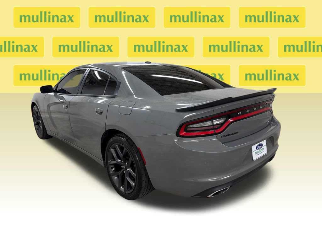 Used 2019 Dodge Charger SXT w/ Blacktop Package RWD image 10