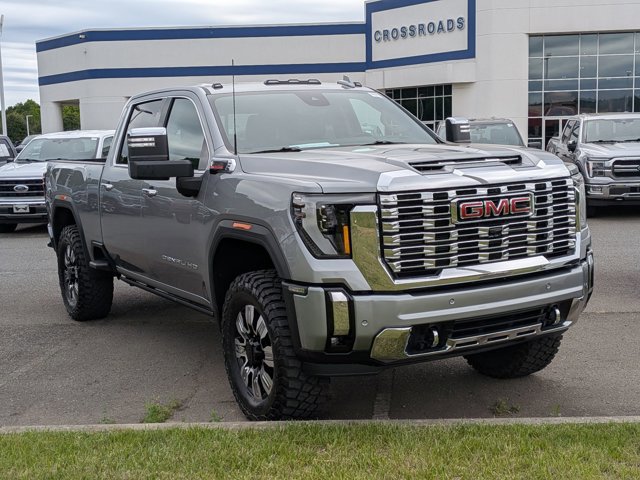 Used 2025 GMC Sierra 2500 Denali w/ Technology Package AWD/4WD image 2