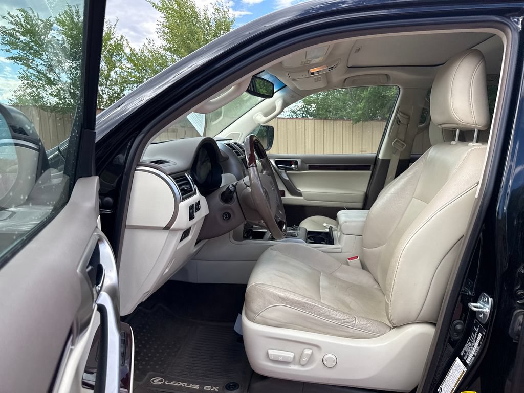 Used 2019 Lexus GX 460 Premium w/ Premium Package AWD/4WD image 14