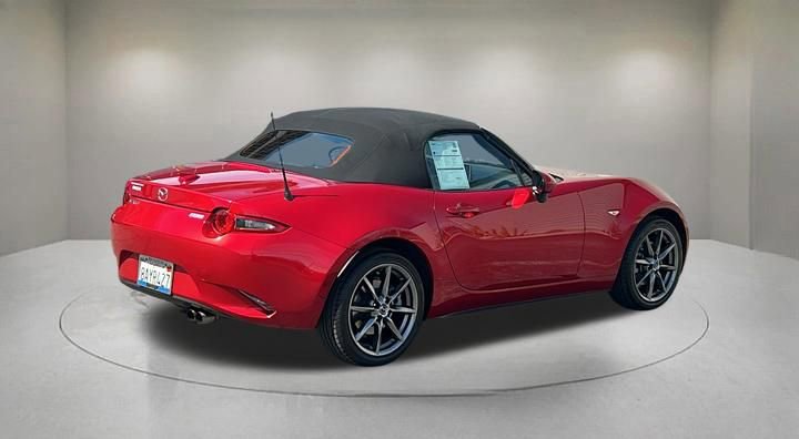 Used 2017 MAZDA MX-5 Miata Grand Touring image 2