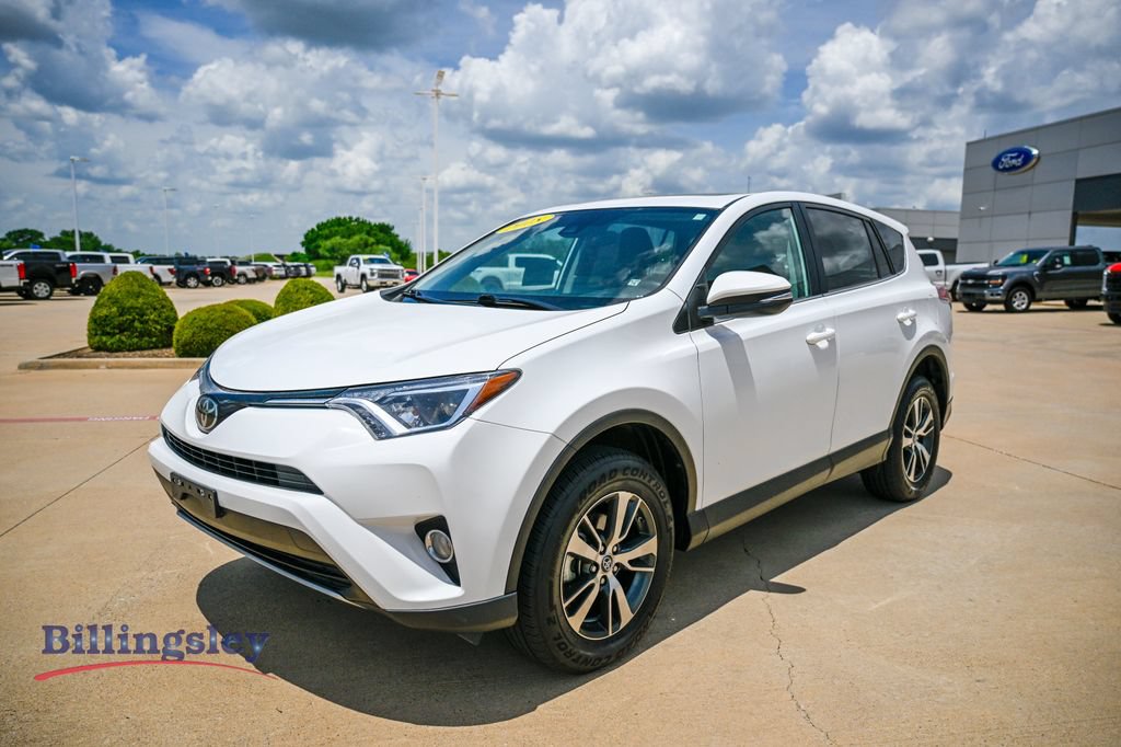 Used 2018 Toyota RAV4 XLE AWD/4WD image 3