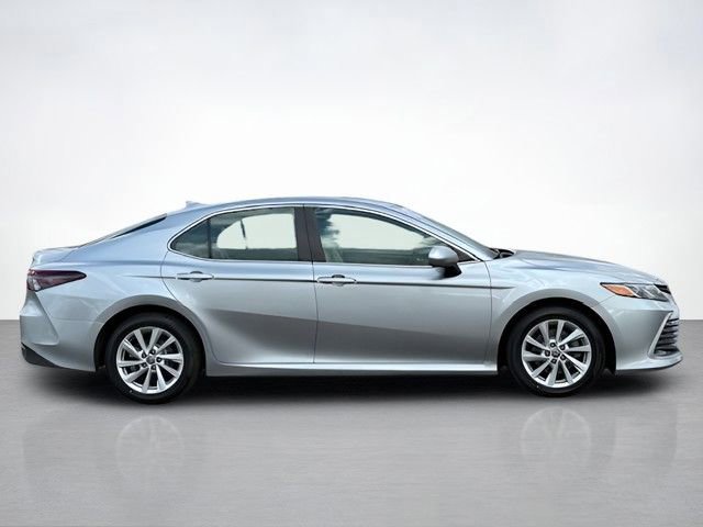 Used 2021 Toyota Camry LE image 6