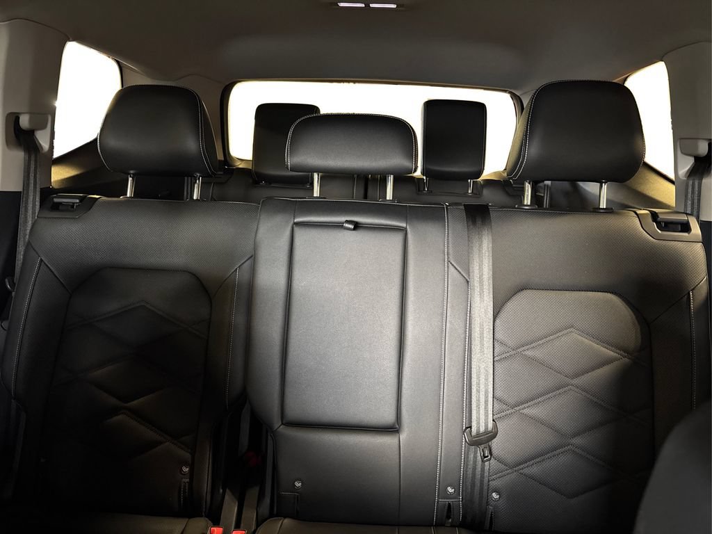 Used 2025 Volkswagen Atlas SE AWD/4WD image 22