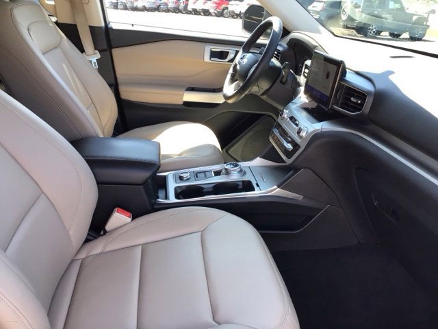 Certified 2022 Ford Explorer XLT w/ Equipment Group 202A AWD/4WD image 11